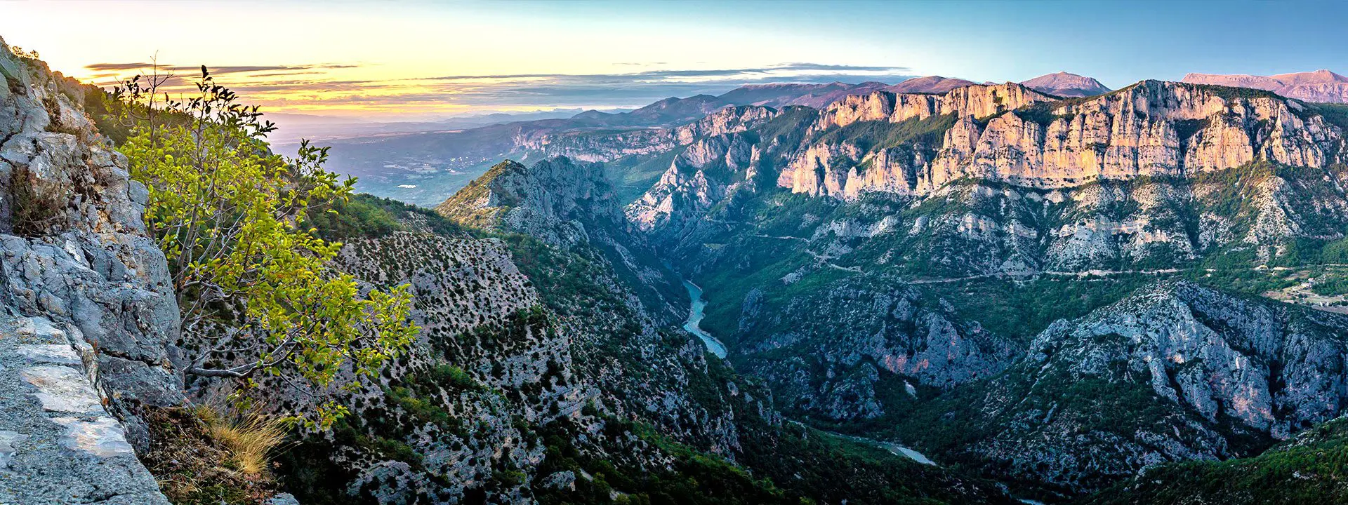 La corniche Sublime au dessus des gorges du Verdon à Aigunes dans le Var | ROCKSIDERS