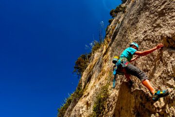 Initiation et perfectionnement à l'escalade au Col d'Ayen dans le Verdon avec ROCKSIDERS